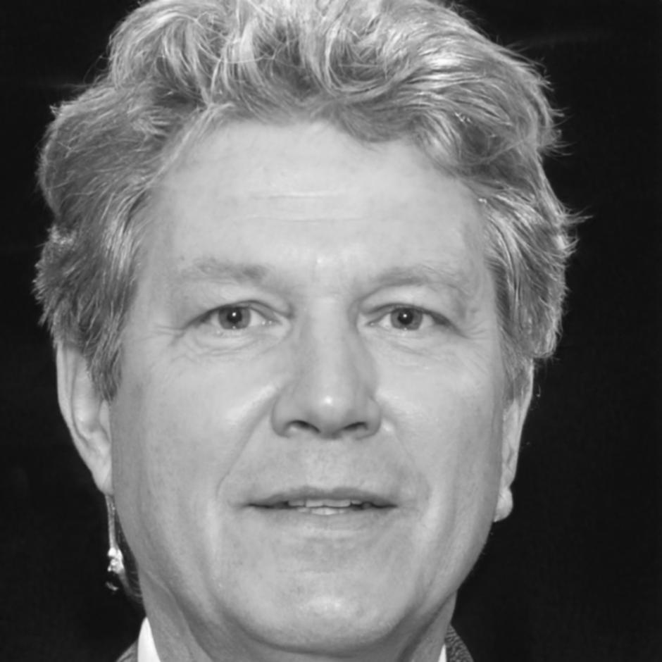 Retrato profesional del consultor en gestión presupuestaria